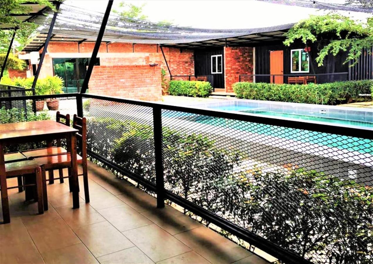 Petak Padin Cottage By The Pool Kepala Batas  Exterior photo