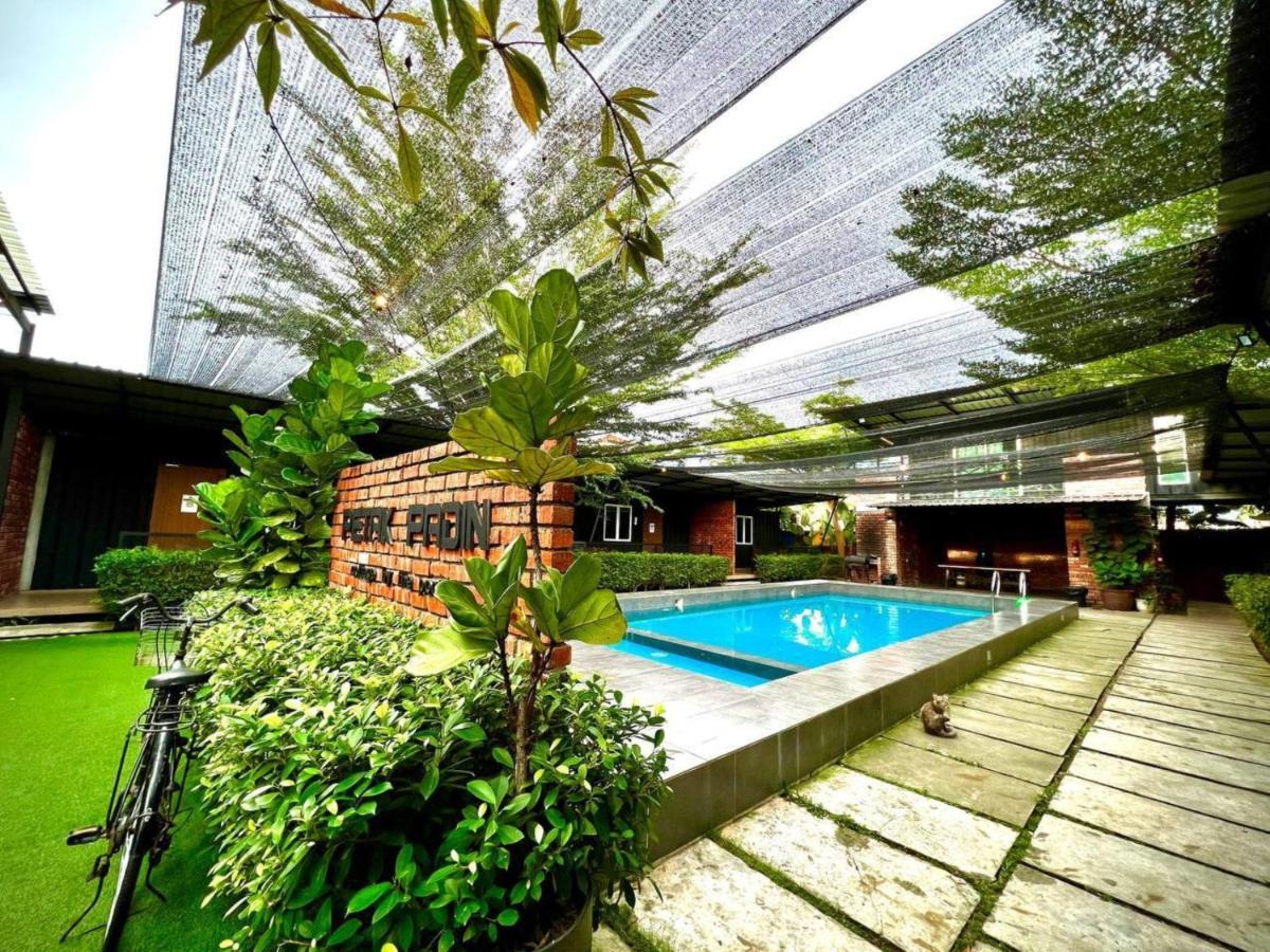 Petak Padin Cottage By The Pool Kepala Batas  Exterior photo