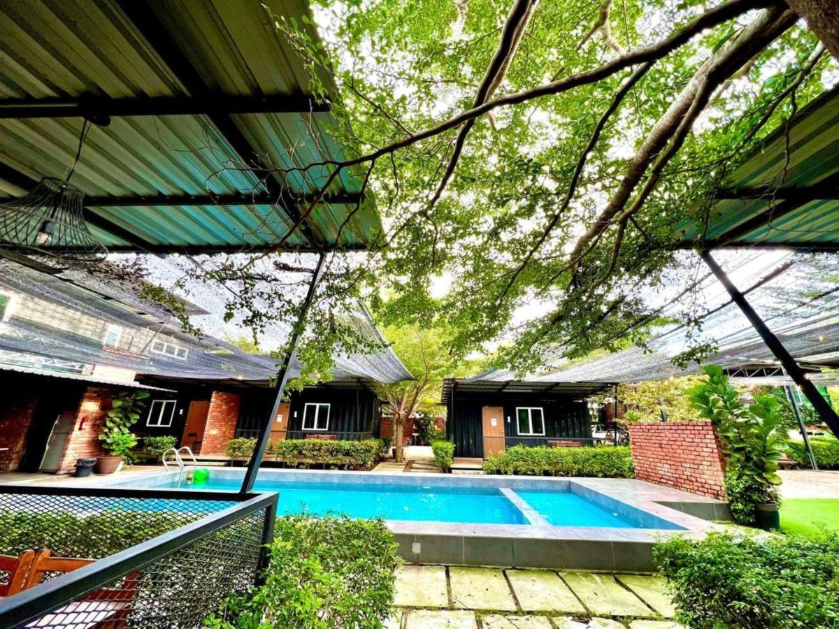 Petak Padin Cottage By The Pool Kepala Batas  Exterior photo